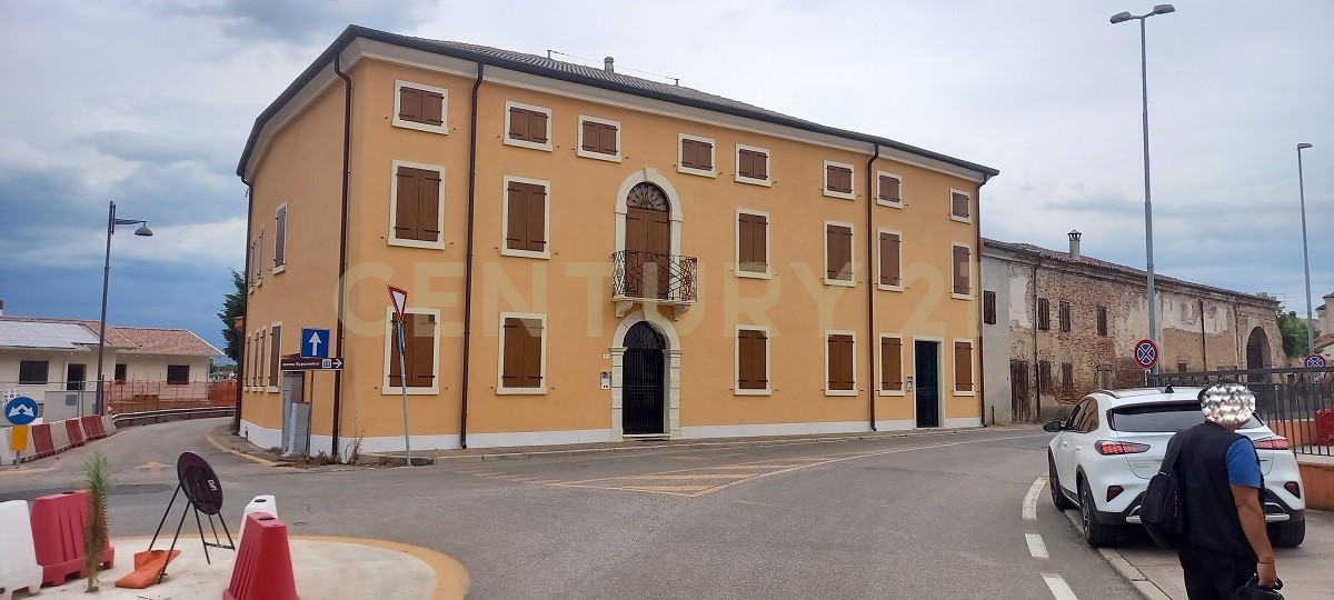 10 bedrooms Apartment in Arcole, Italy No. 294701