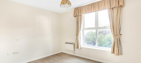 2 bedrooms Apartment in Surrey, United Kingdom No. 8603 4