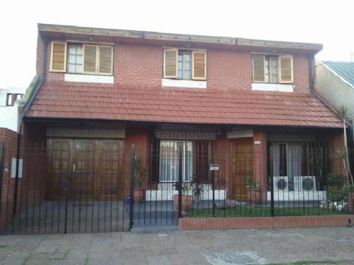 3 bedrooms House in Moron, Argentina No. 57033