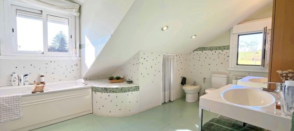 5 bedrooms House in Bergondo, Spain No. 48521 46