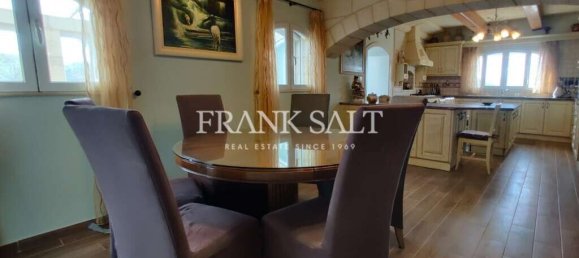 Bungalow de 3 dormitorios en Burmarrad, Malta No. 4675 5