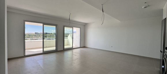 2 bedrooms Apartment in Estepona, Spain No. 137969 2