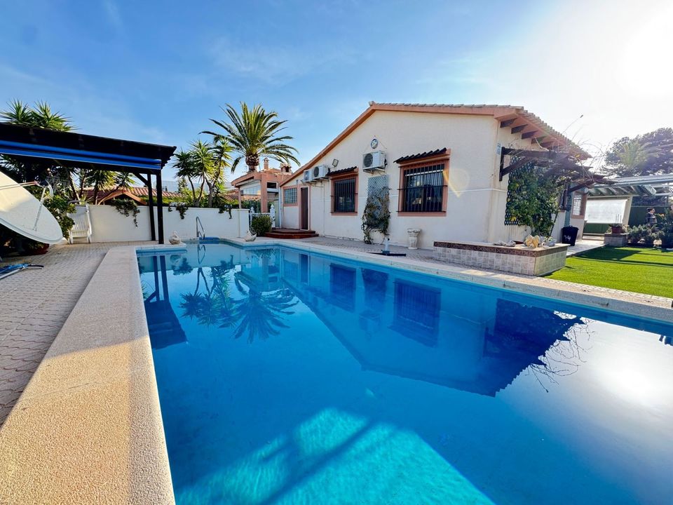 3 bedrooms Villa in Cabo Roig, Spain No. 184722