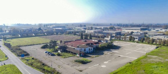 5 rooms Building in Gualtieri, Italy No. 310767 2