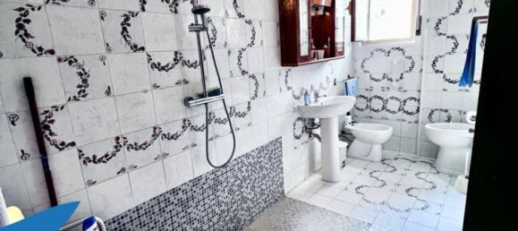 3-salle Appartement à Palermo, Italy No. 48235 9