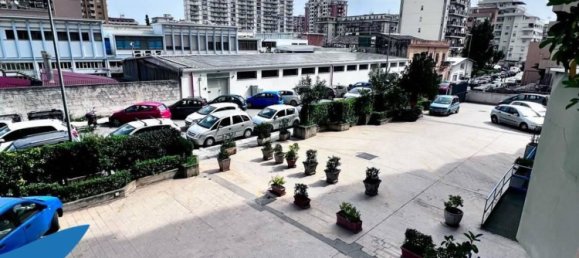 3-salle Appartement à Palermo, Italy No. 48235 14