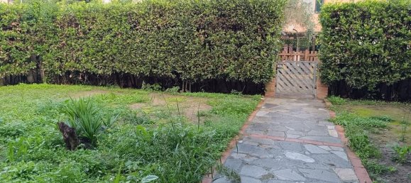 Дом с 4 комнатами в Кастельнуово Магра, Италия № 89064 11