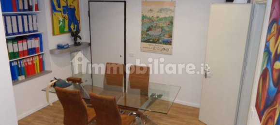 2 rooms Office in Albino, Italy No. 251237 3