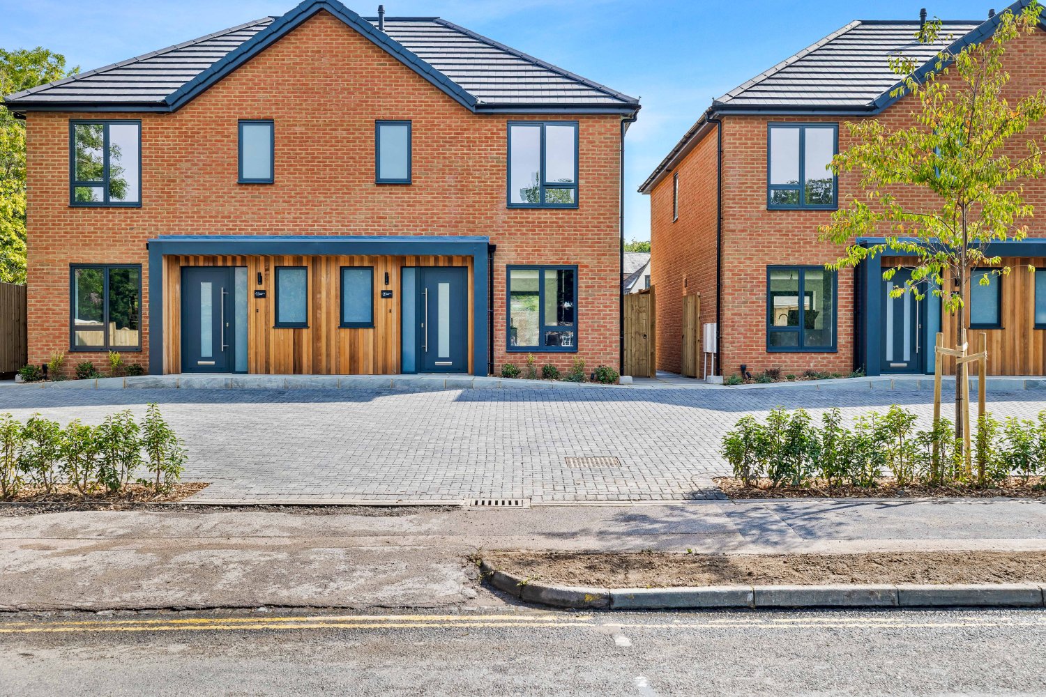 3 bedrooms House in Horley, United Kingdom No. 1076