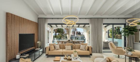 5 bedrooms Villa in Marbella, Spain No. 184199 3