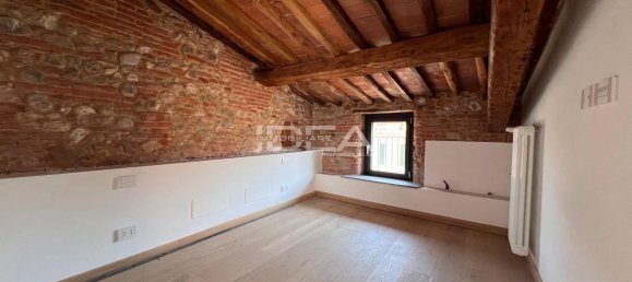 Квартира с 3 комнатами в Лукка, Италия № 22229 2