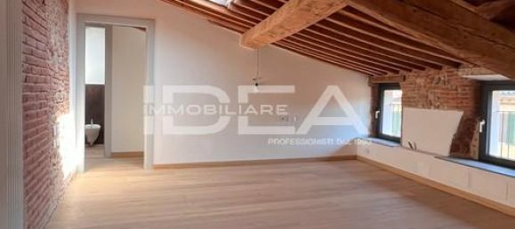 Квартира с 3 комнатами в Лукка, Италия № 22229 8