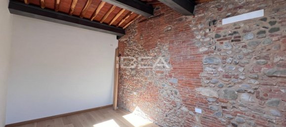 Квартира с 3 комнатами в Лукка, Италия № 22229 3