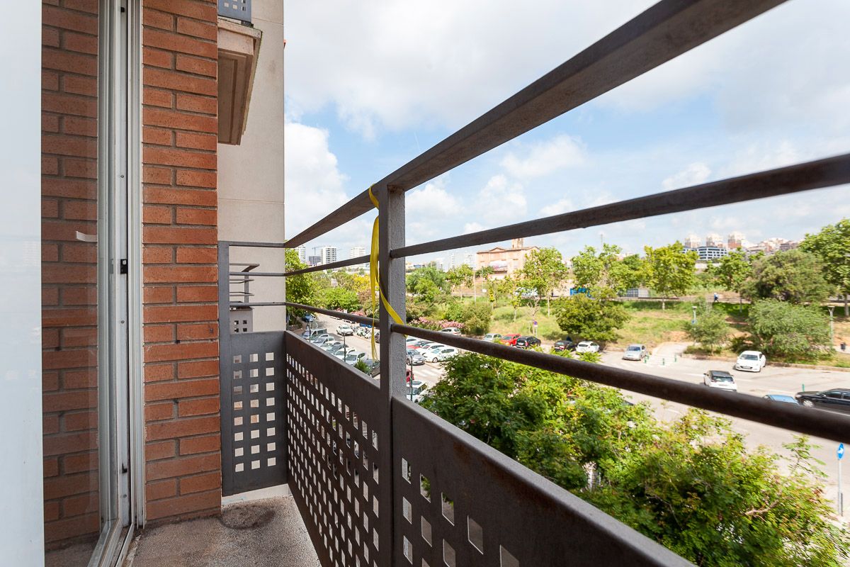 Квартира с 4 спальнями в Эсплугес-де-Льобрегат, Испания № 278464