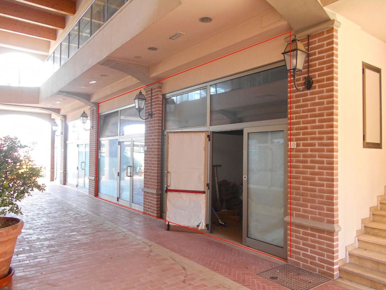 360m² Commercial property in Foiano della Chiana, Italy No. 297069