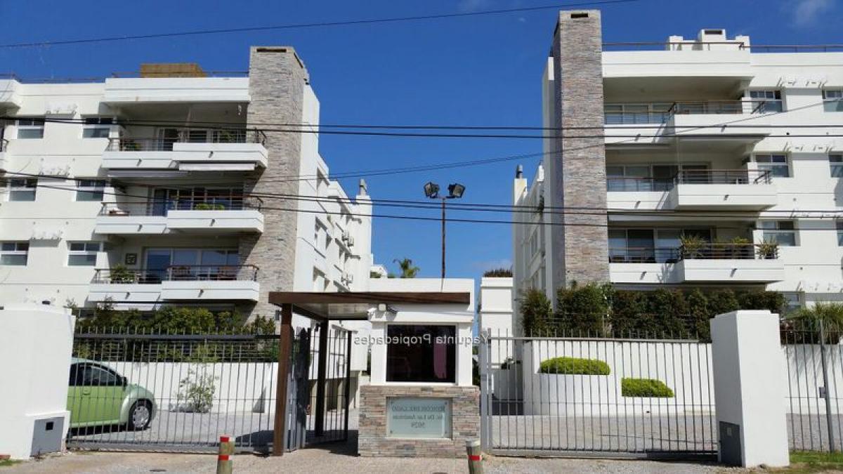 3 bedrooms Apartment in Canelones, Uruguay No. 3923