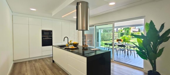 4 bedrooms Villa in Almada, Portugal No. 208960 3