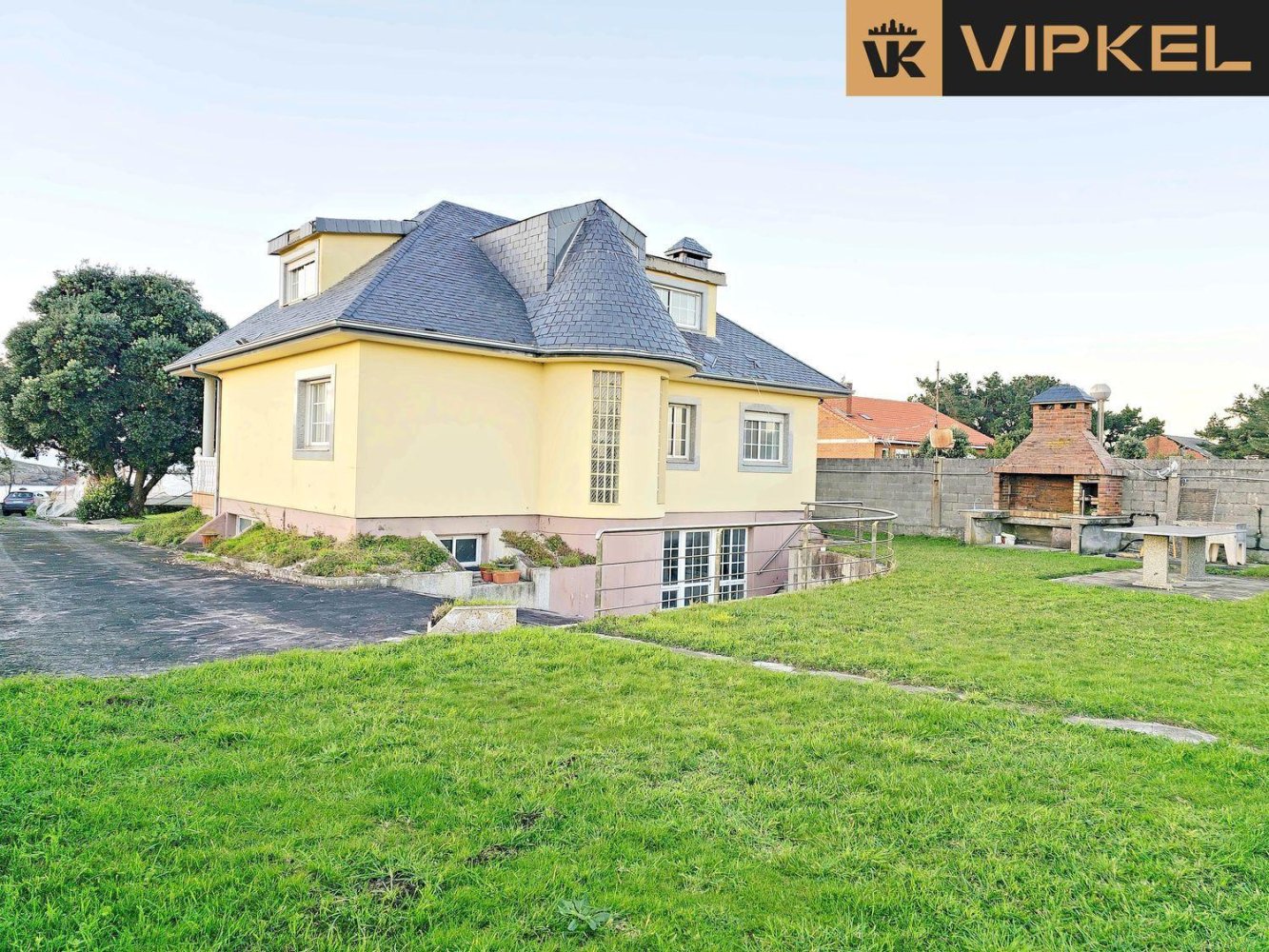 6 bedrooms House in Malpica de Bergantinos, Spain No. 42657