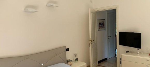 5 rooms Apartment in Genoa, Italy No. 72976 10