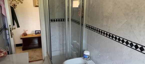 5 rooms Apartment in Genoa, Italy No. 72976 13