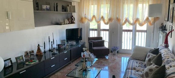 5 rooms Apartment in Genoa, Italy No. 72976 5
