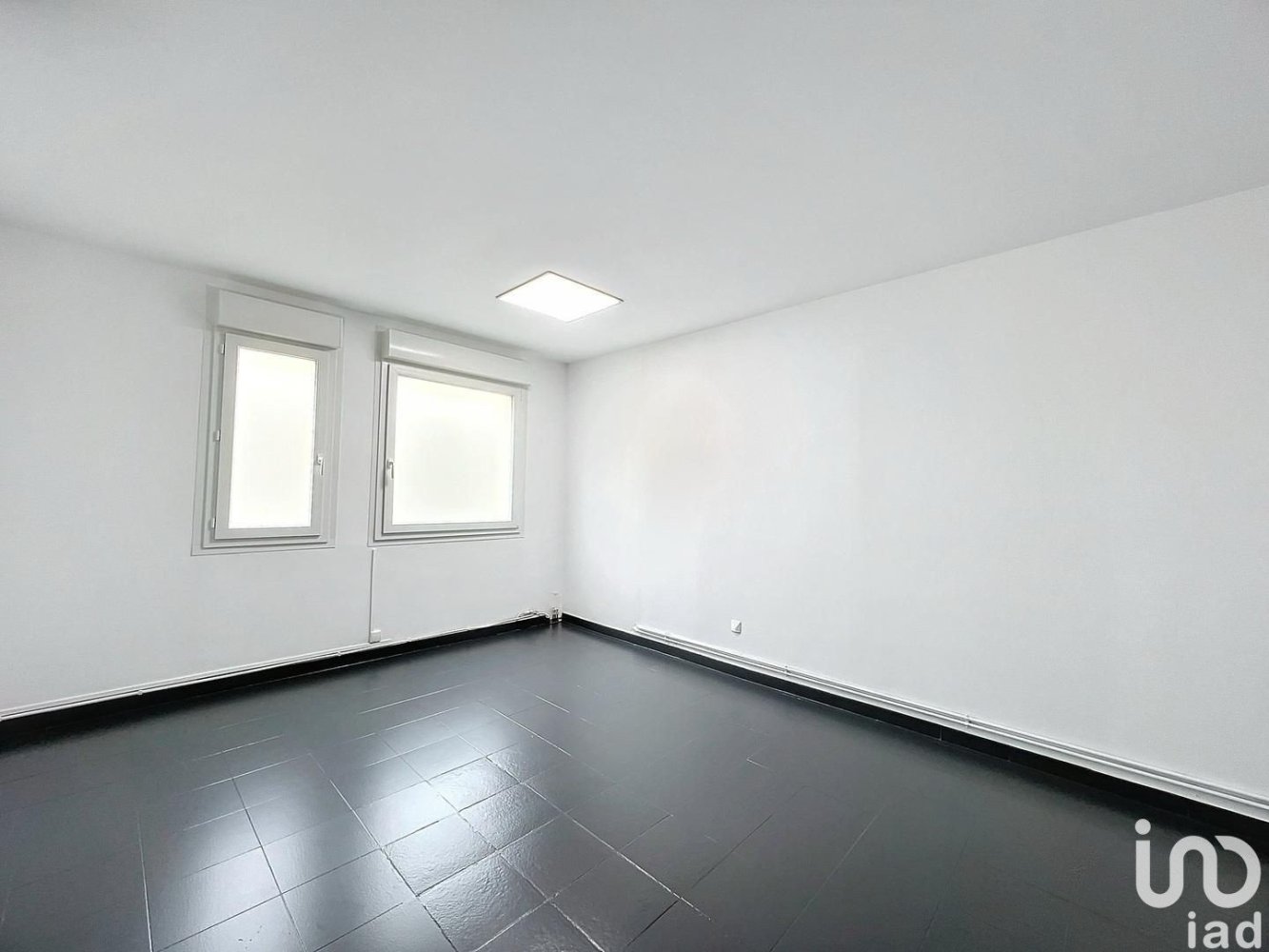 Propiedad comercial en Auneau, France 302 m² No. 270872