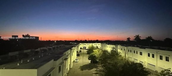 2 Schlafzimmer Gewerbliche Immobilien in Miami, USA, Nr. 614754 5