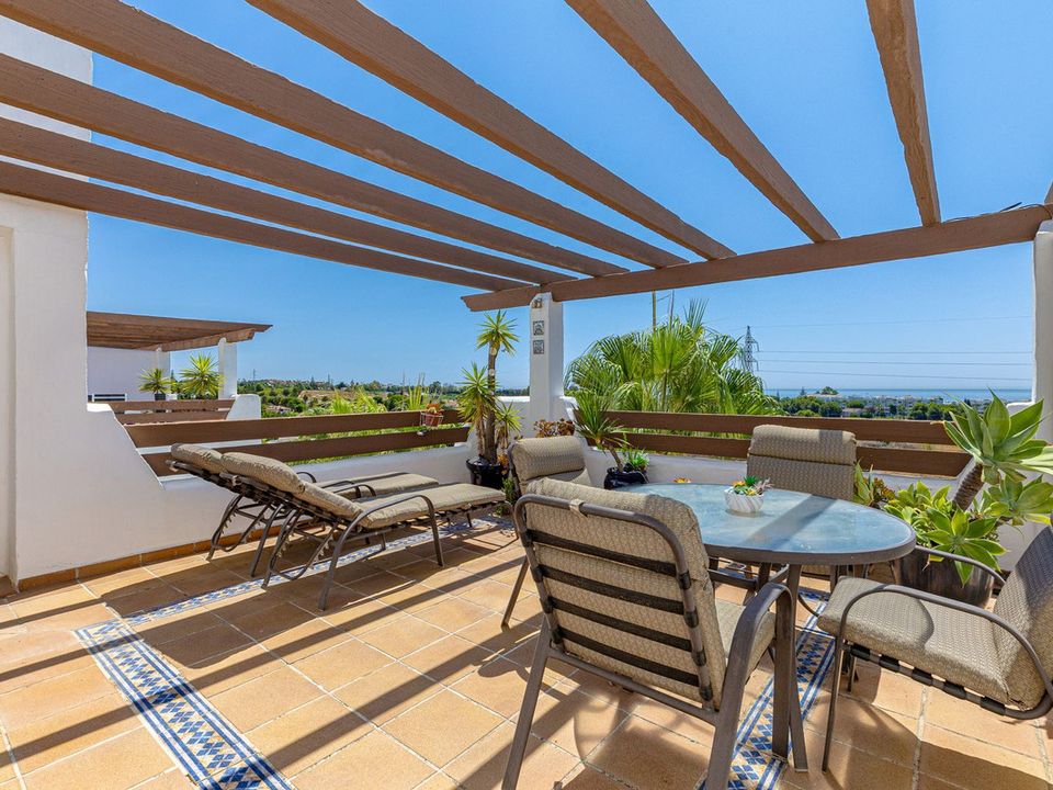 2 bedrooms Penthouse in Estepona, Spain No. 189582