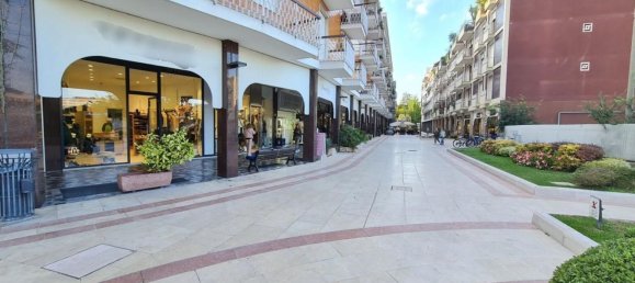 250m² Commercial property in Abano Terme, Italy No. 356998 3