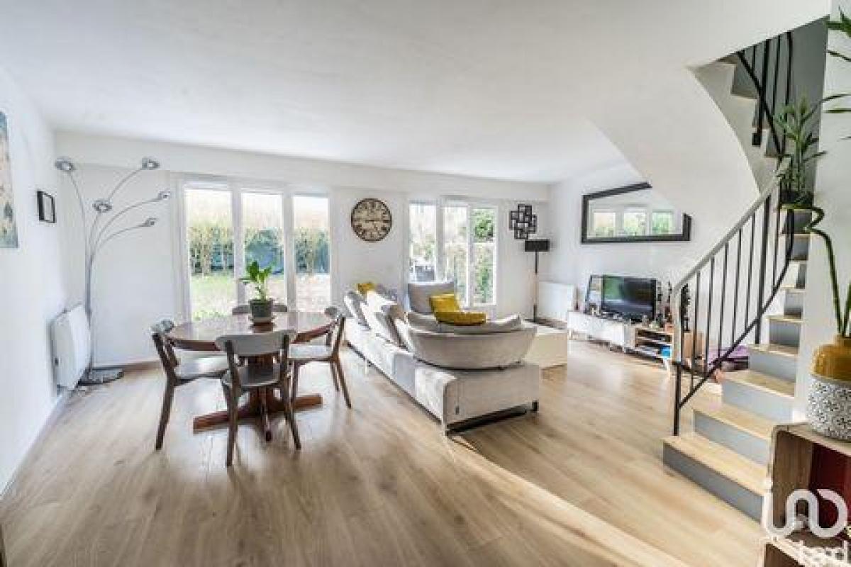 2 bedrooms Condo in Vaujours, France No. 30643