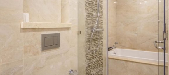 2 rooms Office in District 1, Vietnam No. 18021 14