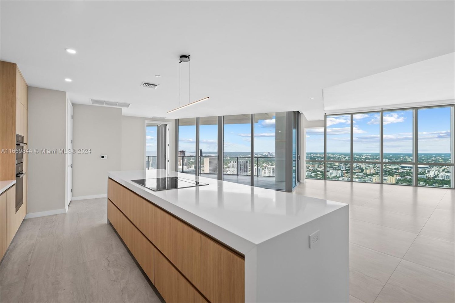 4 chambres propriété commerciale à vendre à Miami, Miami-Dade, Florida, USA № 614676