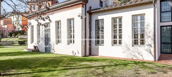 4 bedrooms Villa in Lucca, Italy No. 227901 2