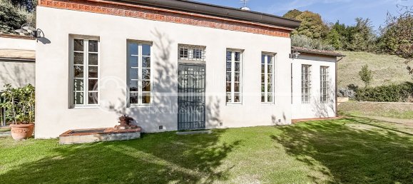 4 bedrooms Villa in Lucca, Italy No. 227901 3