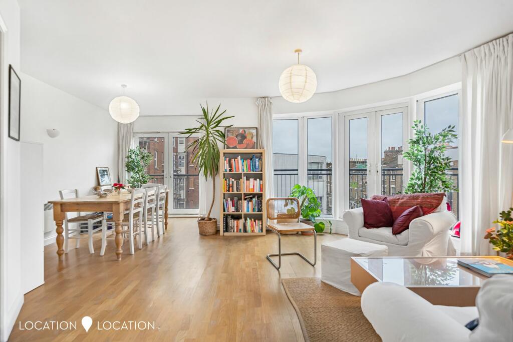 3 bedrooms Apartment in London, United Kingdom No. 4577