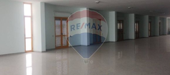  عقار تجاري في Barletta, Italy 2000متر مربع رقم 309135 3