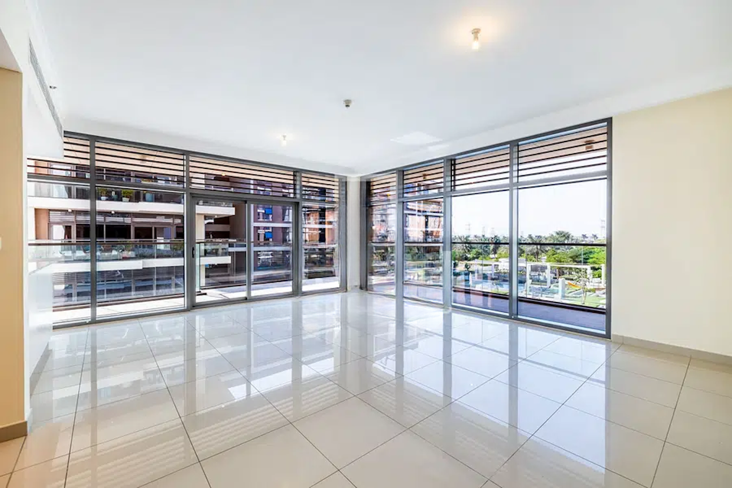 3 bedrooms Apartment in Dubai, UAE No. 21132