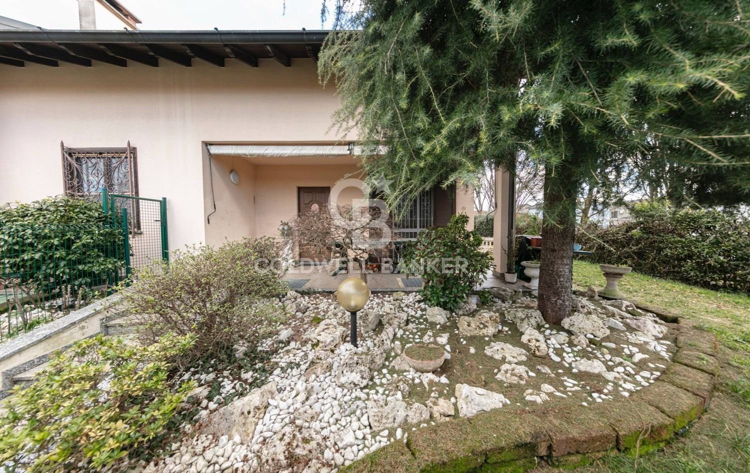 5 Schlafzimmer Haus in Samarate, Italy, Nr. 334217