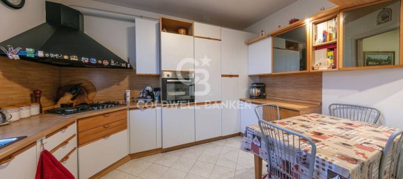 5 Schlafzimmer Haus in Samarate, Italy, Nr. 334217 8