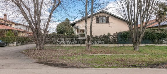 5 Schlafzimmer Haus in Samarate, Italy, Nr. 334217 9