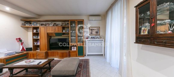 5 Schlafzimmer Haus in Samarate, Italy, Nr. 334217 6