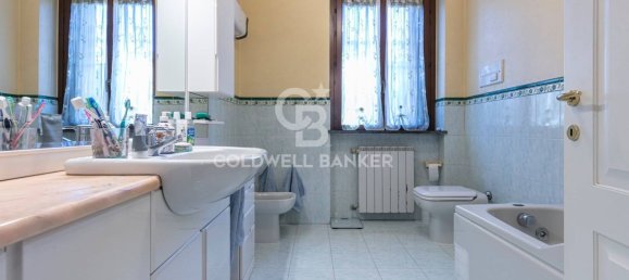 5 Schlafzimmer Haus in Samarate, Italy, Nr. 334217 14