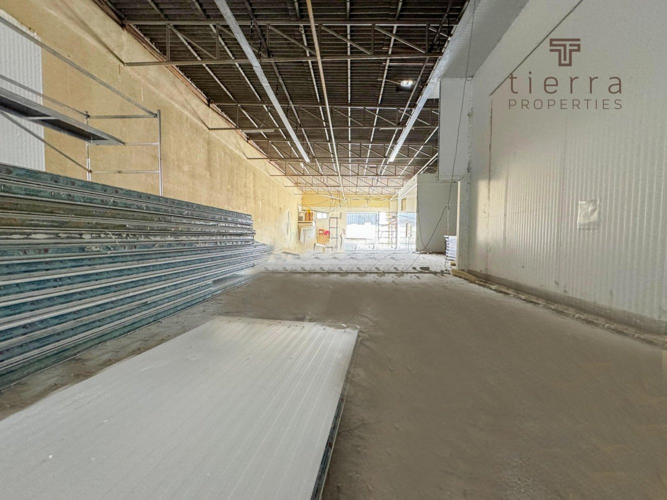 418.1m² Warehouse in Al Quoz, UAE No. 41605