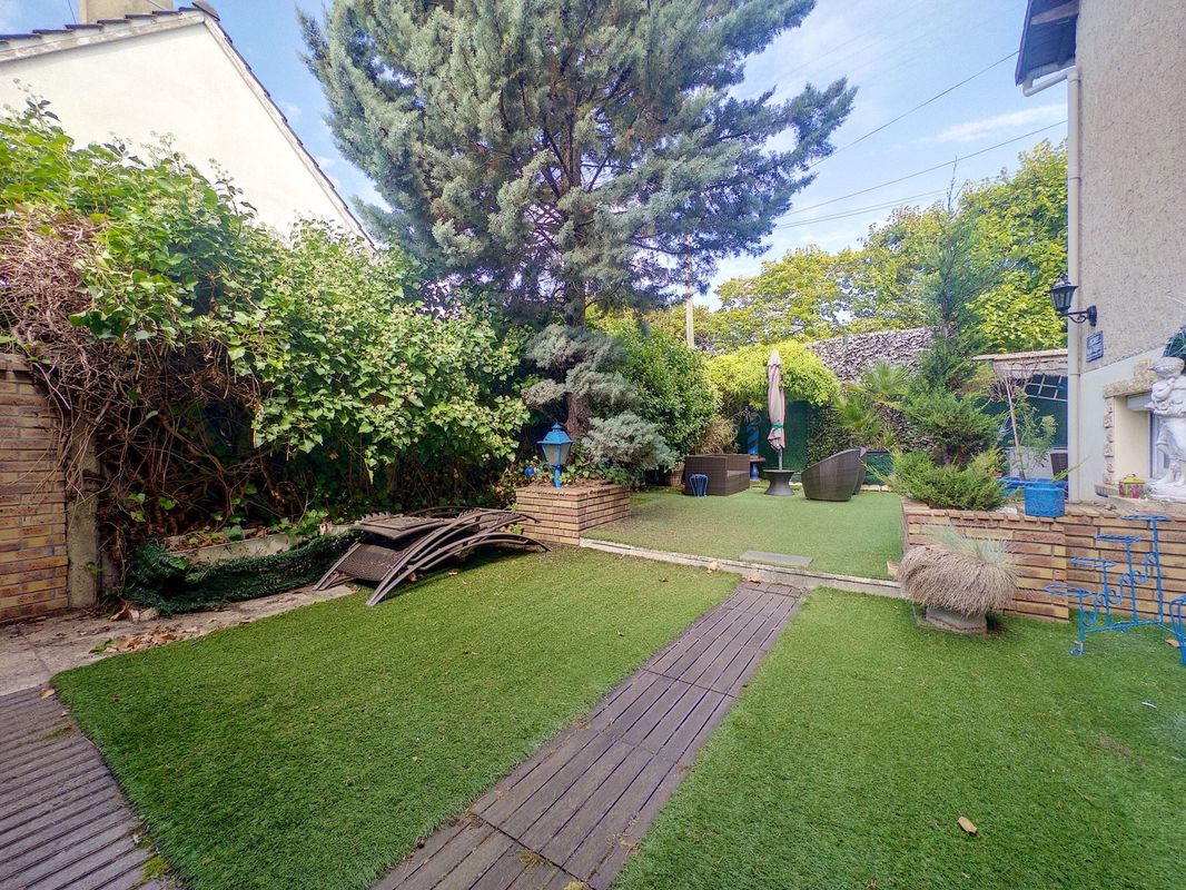 3 bedrooms House in Poissy, France No. 178022