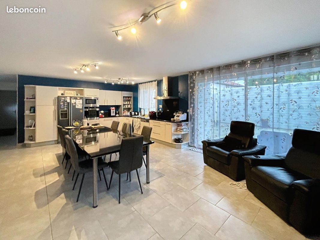 Дом с 9 спальнями в Округ Вузье, Франция № 267218