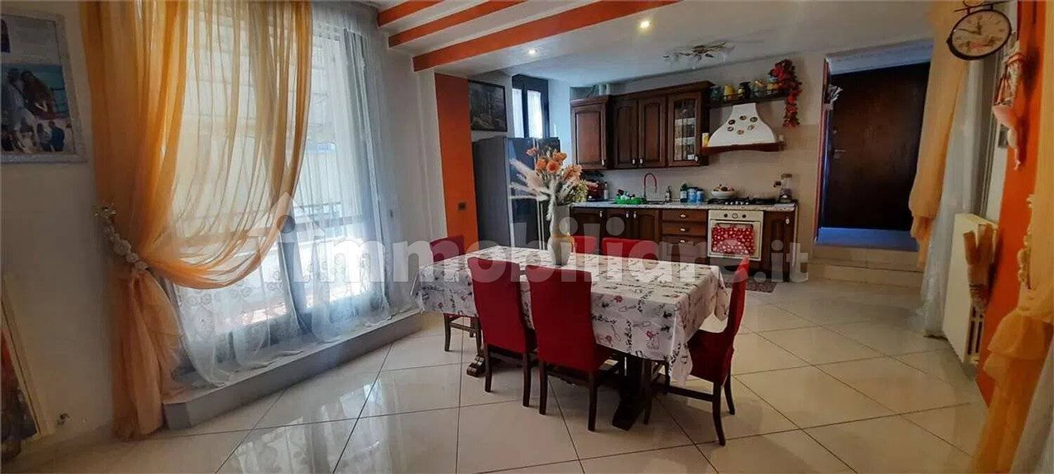 6 bedrooms Apartment in Borgomanero, Italy No. 333544