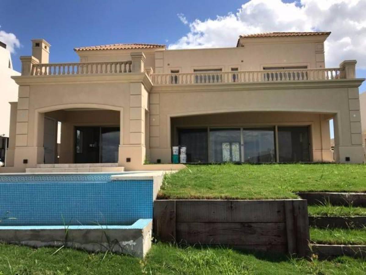 Casa de 4 dormitorios en Tigre, Argentina No. 53332