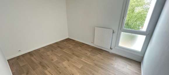 2 bedrooms Apartment in Evry, France No. 144319 2