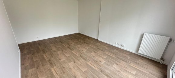 2 bedrooms Apartment in Evry, France No. 144319 4