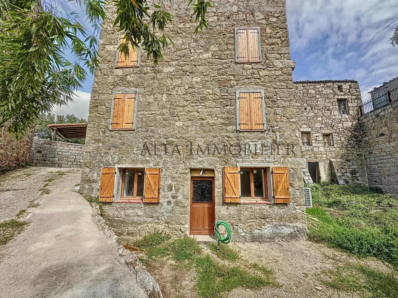 2 chambres Duplex à Levie, France No. 230919